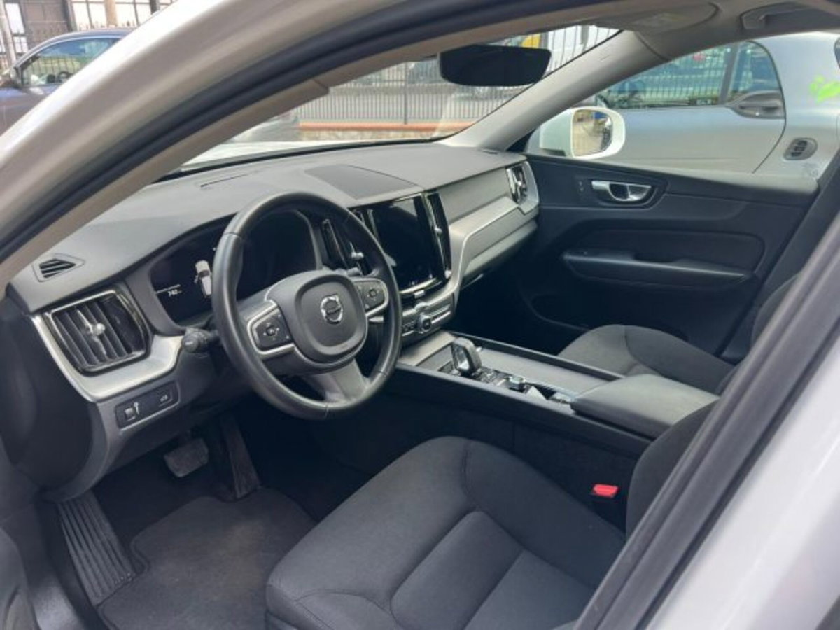 Volvo XC60 B4 automatico Core (10)