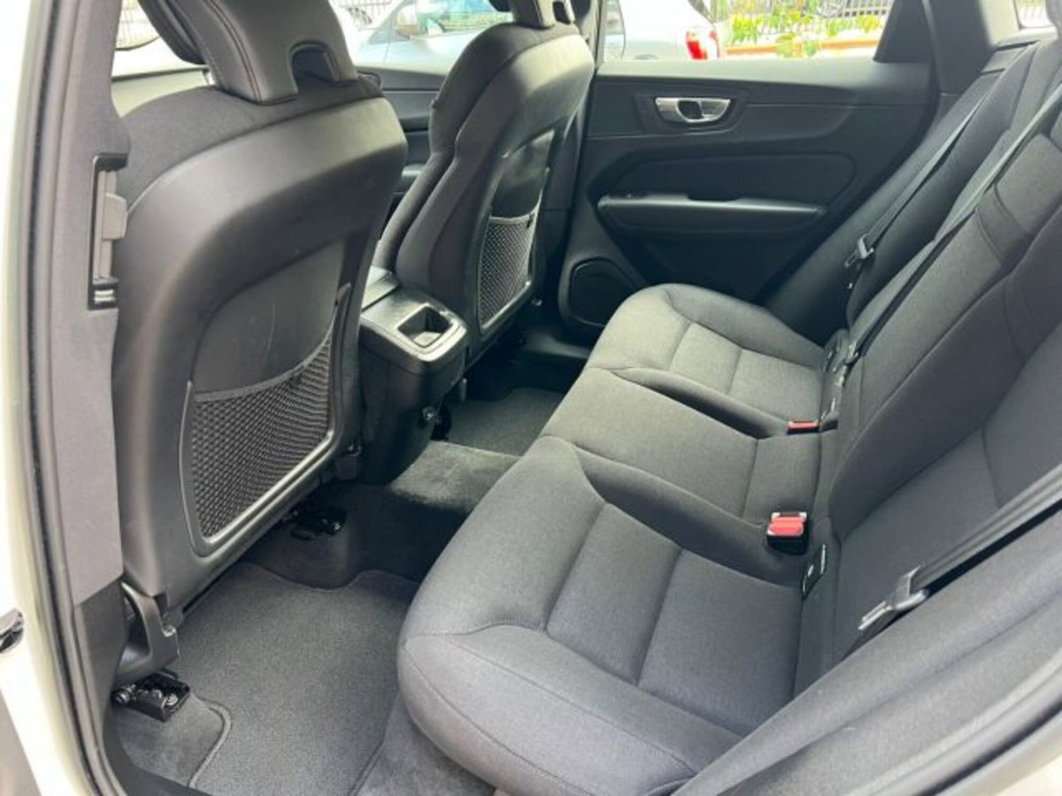 Volvo XC60 B4 automatico Core (13)