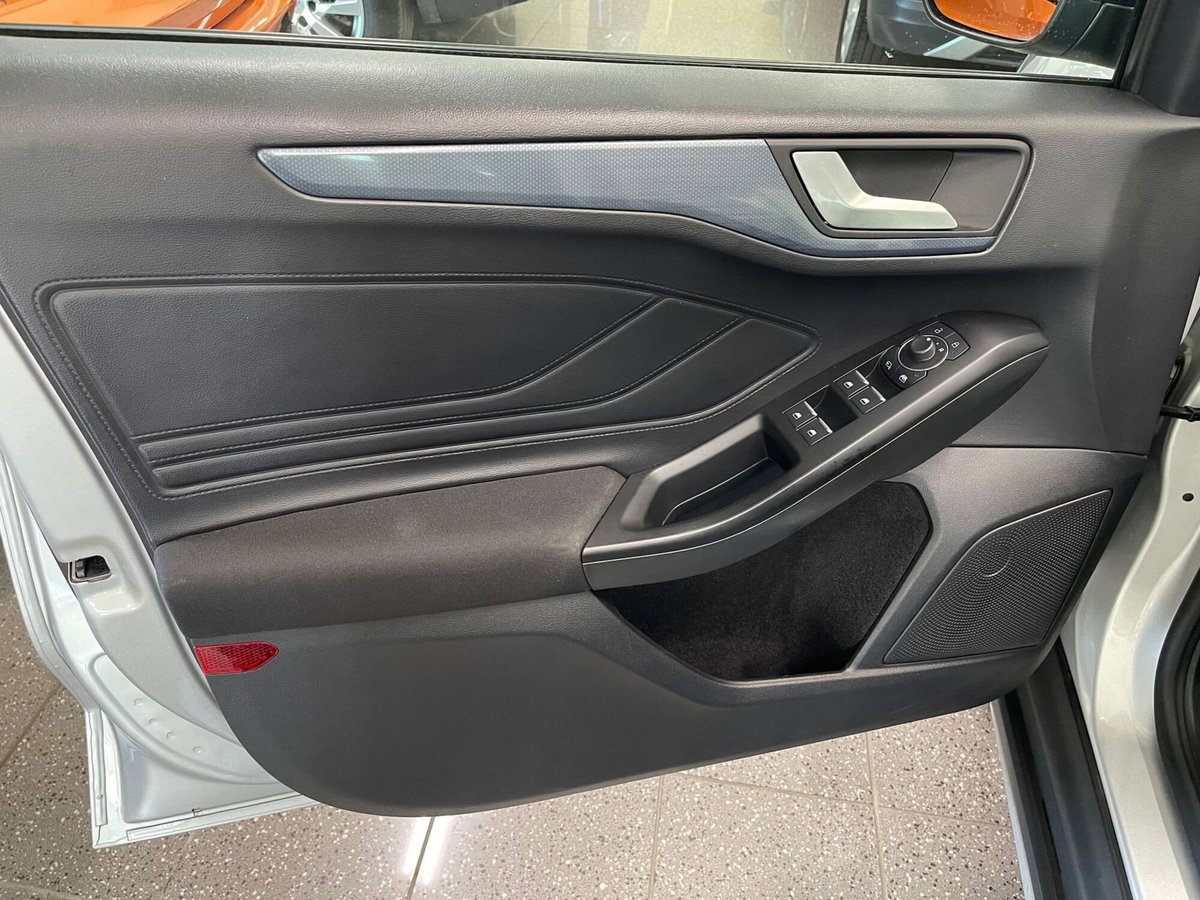 Ford Focus Station Wagon 1.0 EcoBoost Hybrid 125 CV SW Active (12)