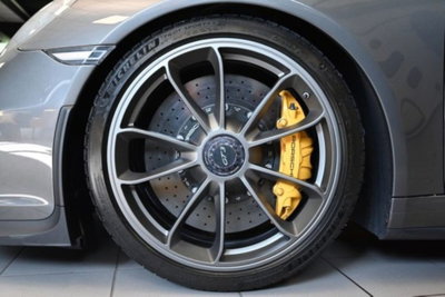 Porsche 911 Coupé 3.8 GT3 (11)