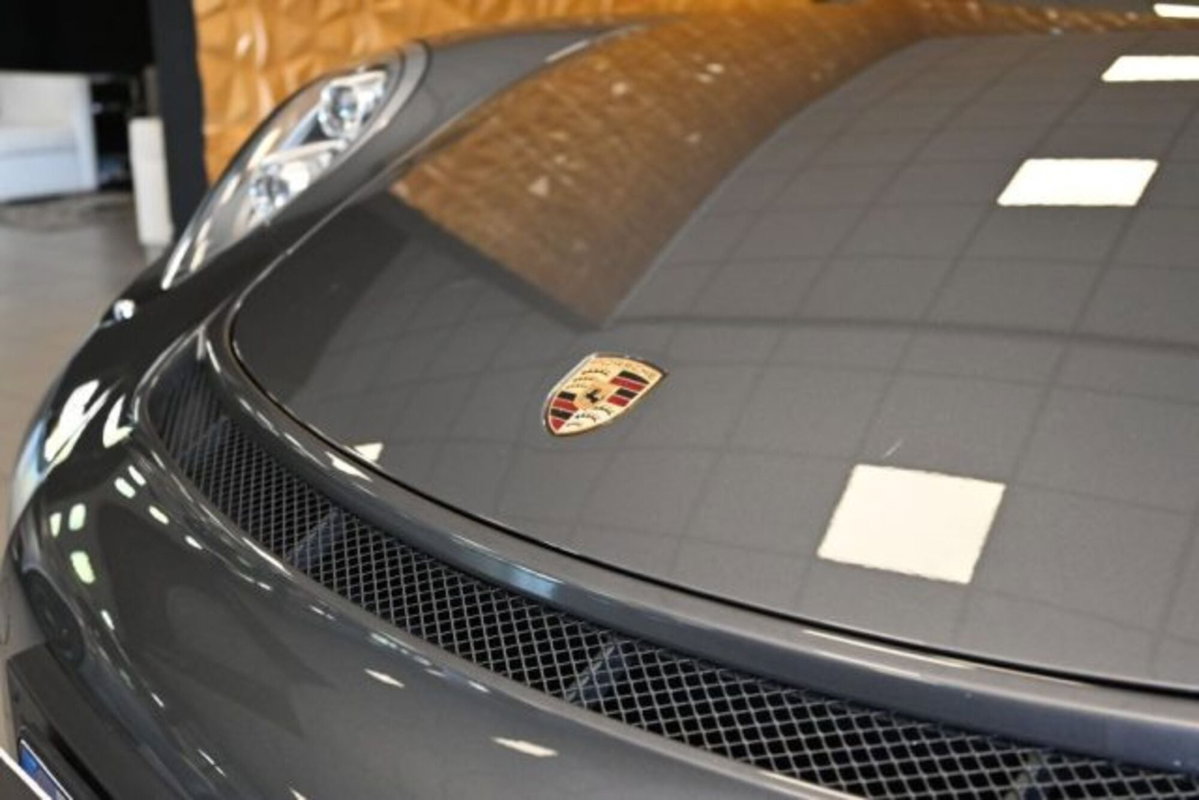 Porsche 911 Coupé 3.8 GT3 (14)