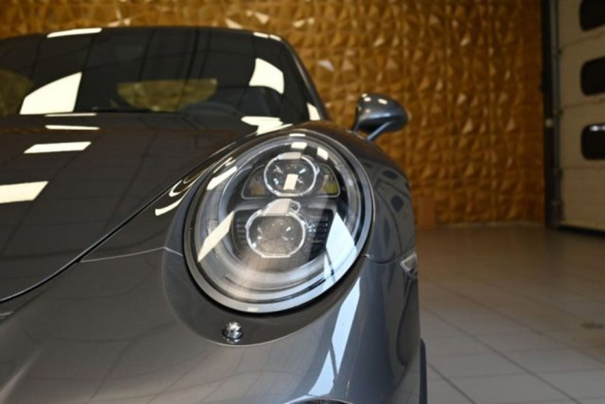 Porsche 911 Coupé 3.8 GT3 (17)
