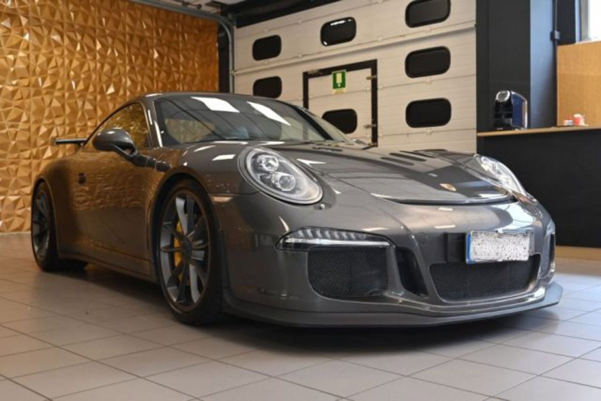 Porsche 911 Coupé 3.8 GT3 (2)