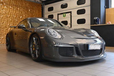 Porsche 911 Coupé 3.8 GT3 (2)