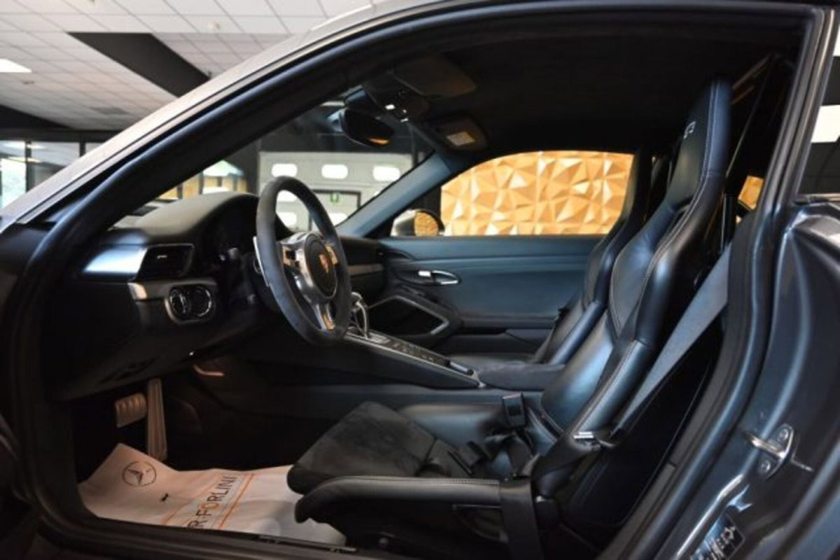 Porsche 911 Coupé 3.8 GT3 (9)