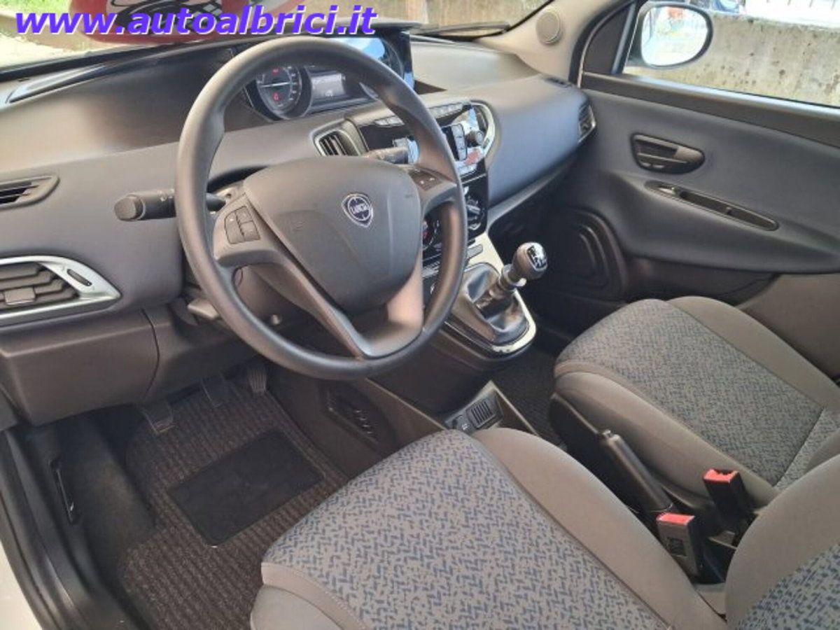 Lancia Ypsilon 1.0 FireFly 5 porte S&S Hybrid Ecochic Silver (14)