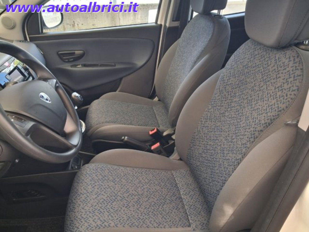 Lancia Ypsilon 1.0 FireFly 5 porte S&S Hybrid Ecochic Silver (15)
