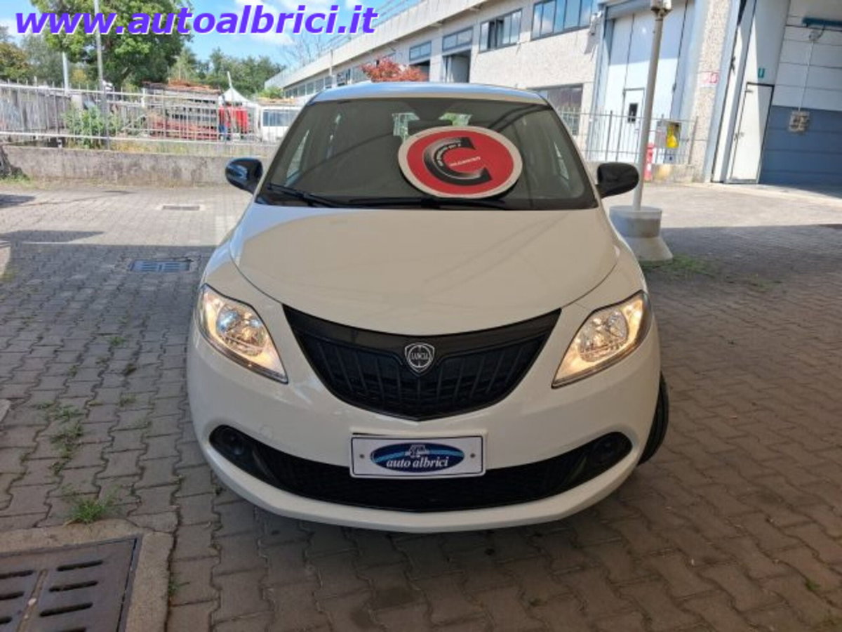 Lancia Ypsilon 1.0 FireFly 5 porte S&S Hybrid Ecochic Silver (3)