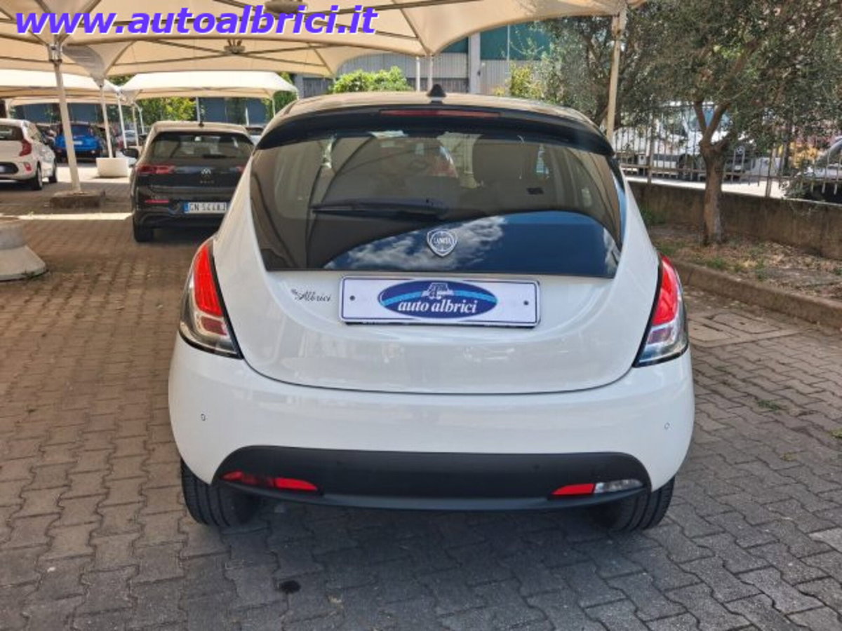 Lancia Ypsilon 1.0 FireFly 5 porte S&S Hybrid Ecochic Silver (7)