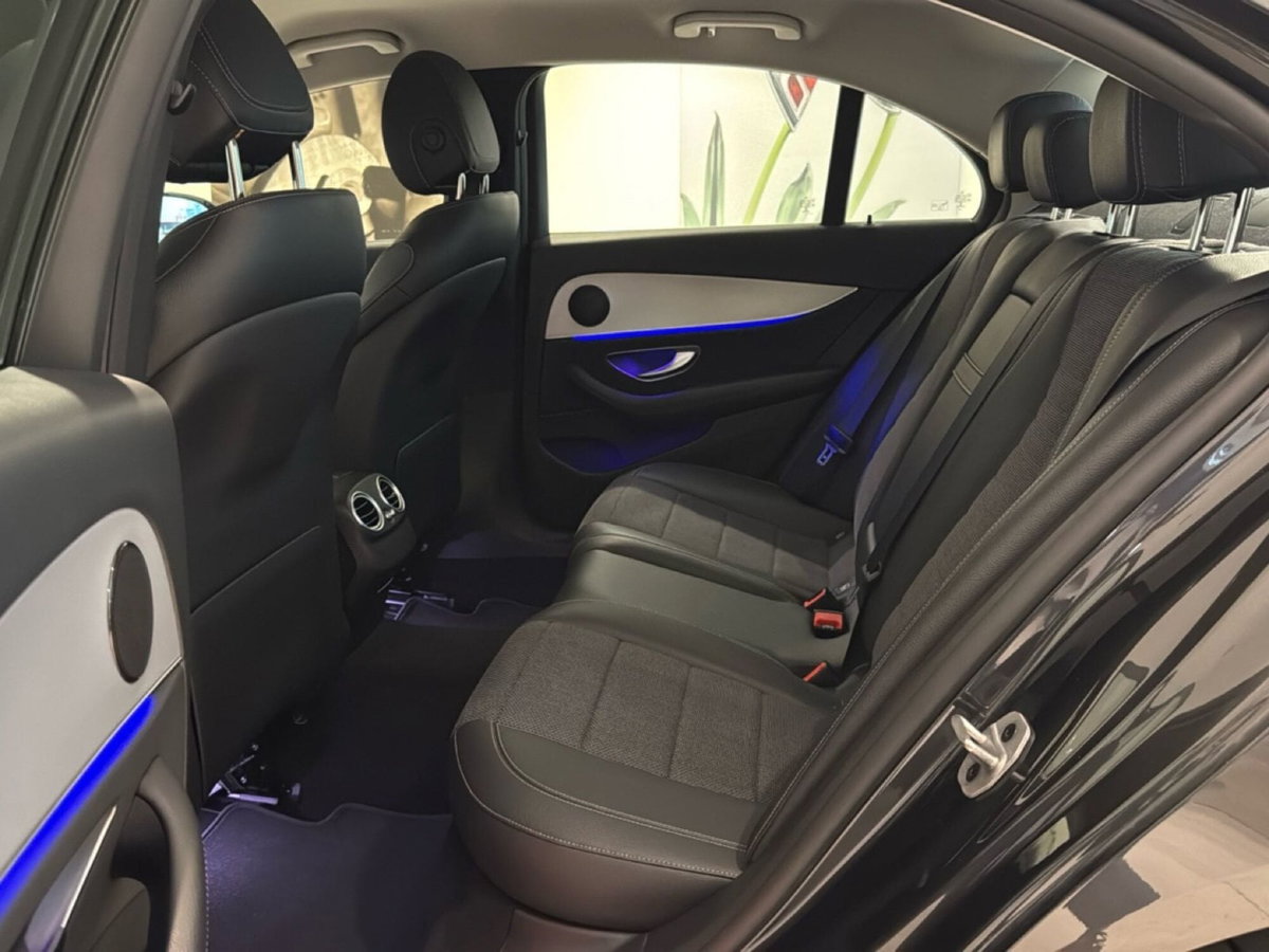 Mercedes-Benz Classe E 220 d Auto Sport (9)