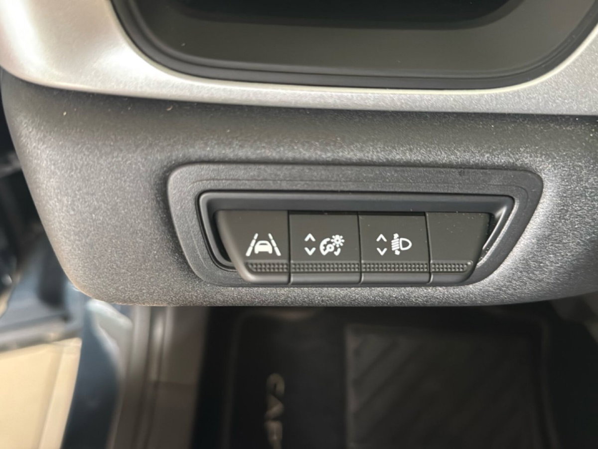Renault Captur Full Hybrid E-Tech 145 CV Evolution (16)