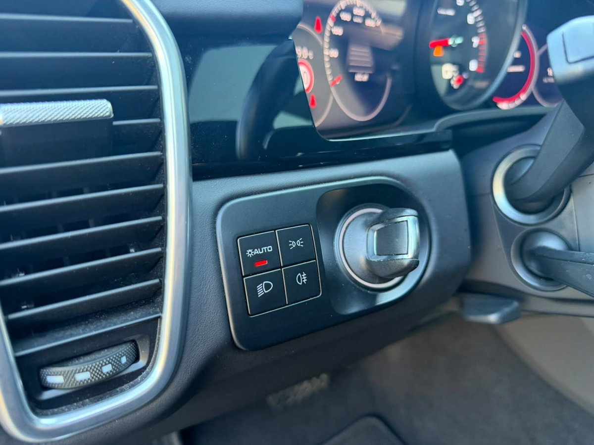 Porsche Cayenne 3.0 V6 Platinum Edition (20)