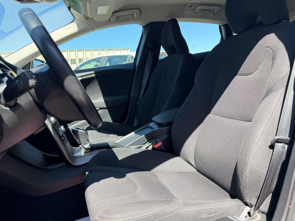 Volvo V40 D2 Geartronic R-design (10)