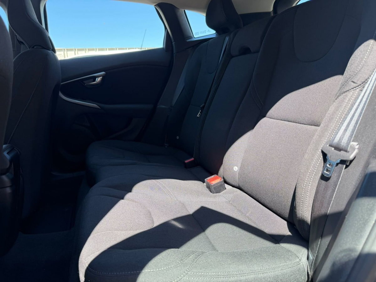 Volvo V40 D2 Geartronic R-design (11)