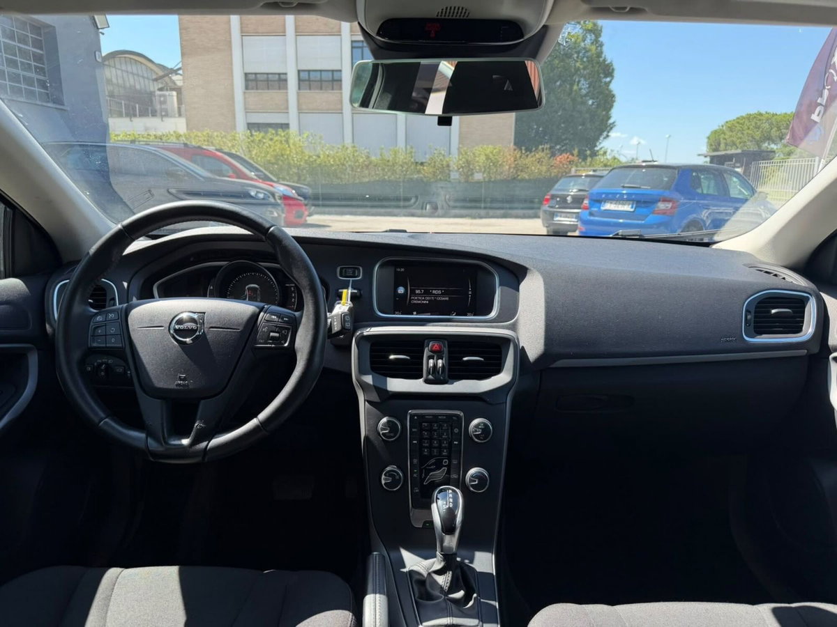 Volvo V40 D2 Geartronic R-design (12)