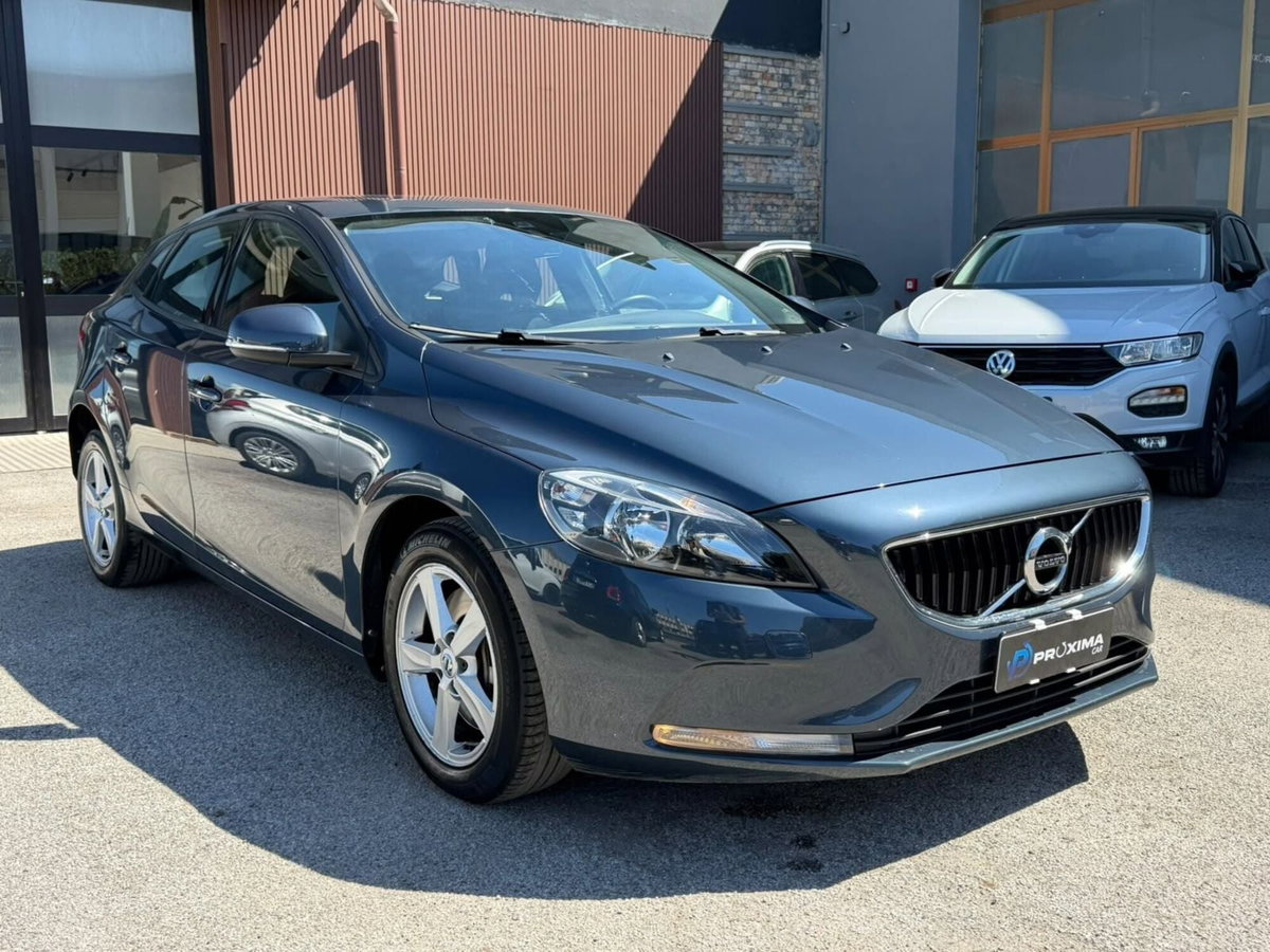 Volvo V40 D2 Geartronic R-design (4)