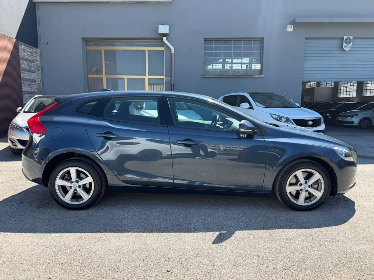 Volvo V40 D2 Geartronic R-design (9)
