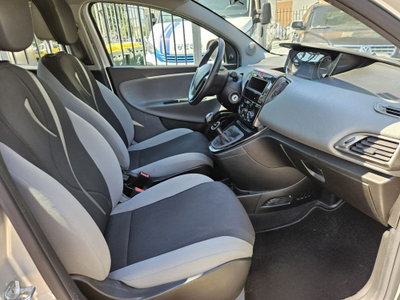 Lancia Ypsilon 1.2 69 CV 5 porte Silver (11)