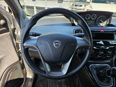 Lancia Ypsilon 1.2 69 CV 5 porte Silver (13)