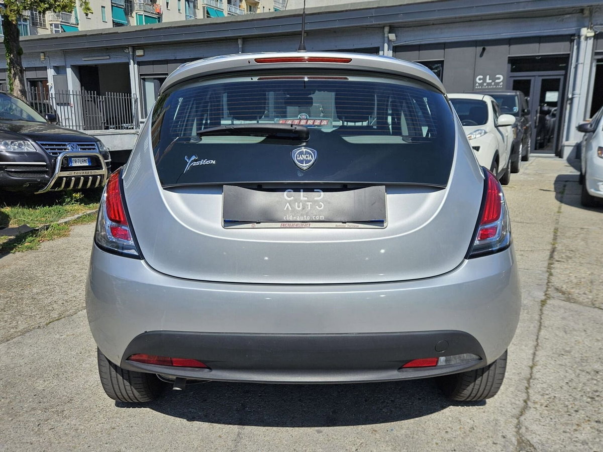 Lancia Ypsilon 1.2 69 CV 5 porte Silver (4)