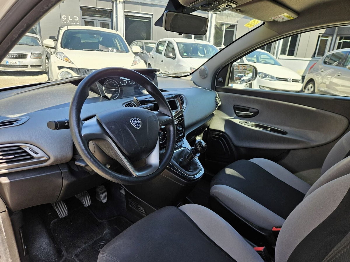 Lancia Ypsilon 1.2 69 CV 5 porte Silver (6)