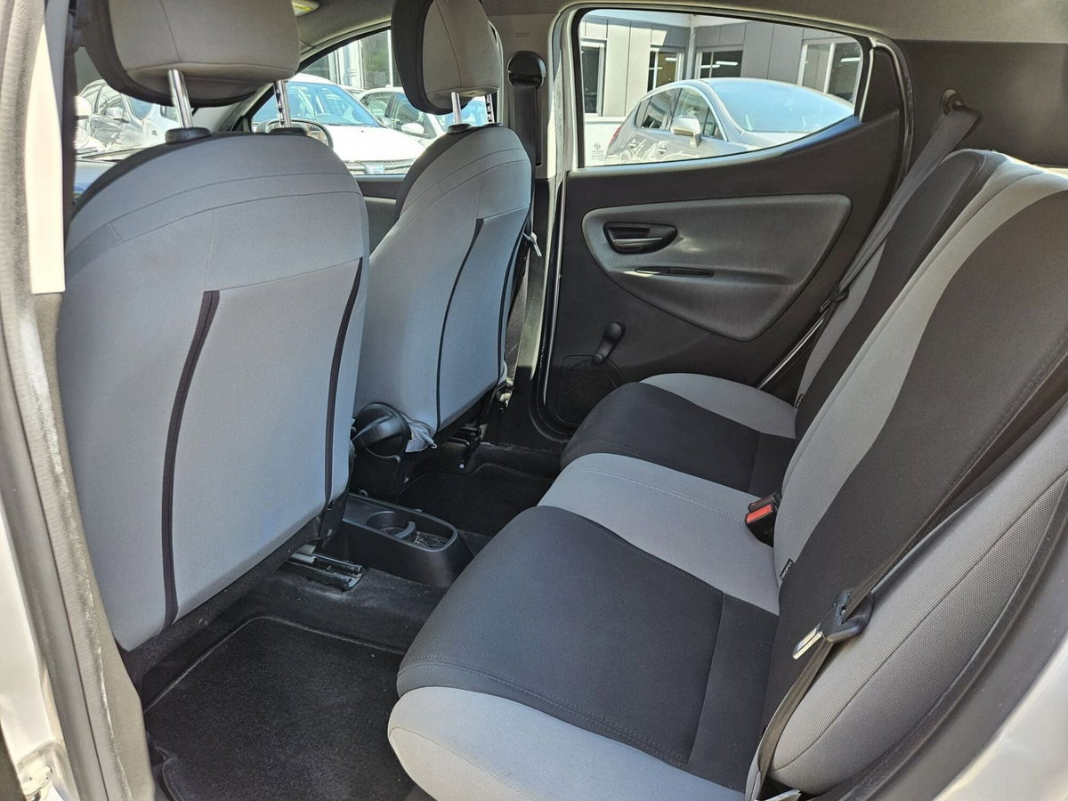 Lancia Ypsilon 1.2 69 CV 5 porte Silver (8)