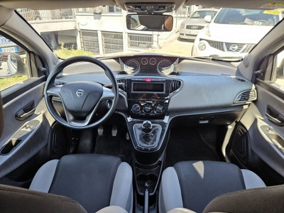 Lancia Ypsilon 1.2 69 CV 5 porte Silver (9)
