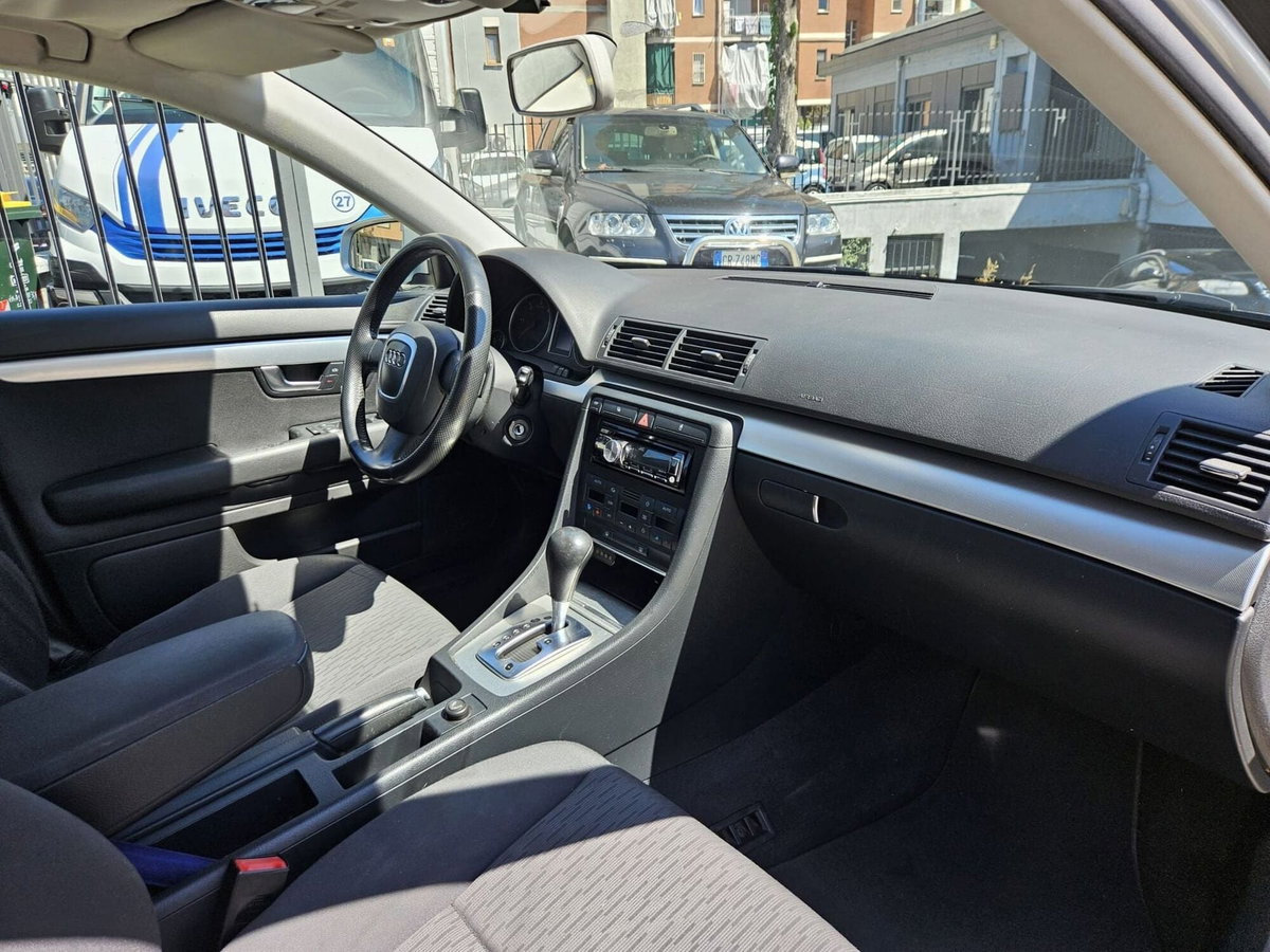 Audi A4 Avant 2.0 16V TDI (10)