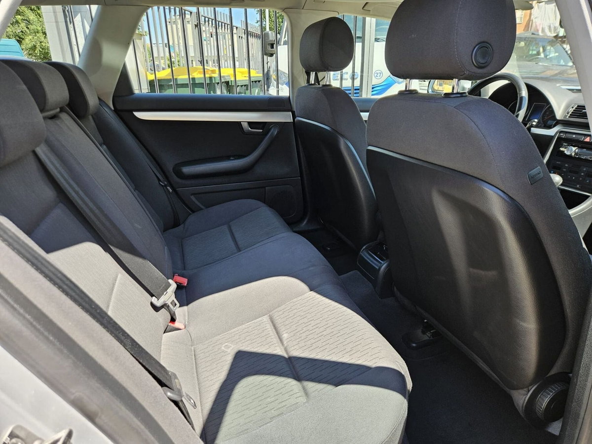 Audi A4 Avant 2.0 16V TDI (12)
