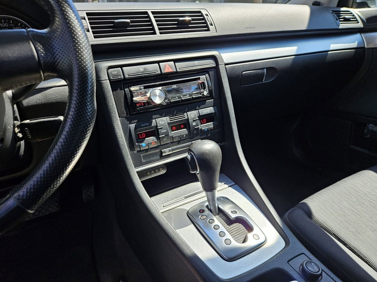 Audi A4 Avant 2.0 16V TDI (14)