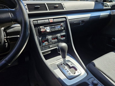Audi A4 Avant 2.0 16V TDI (14)
