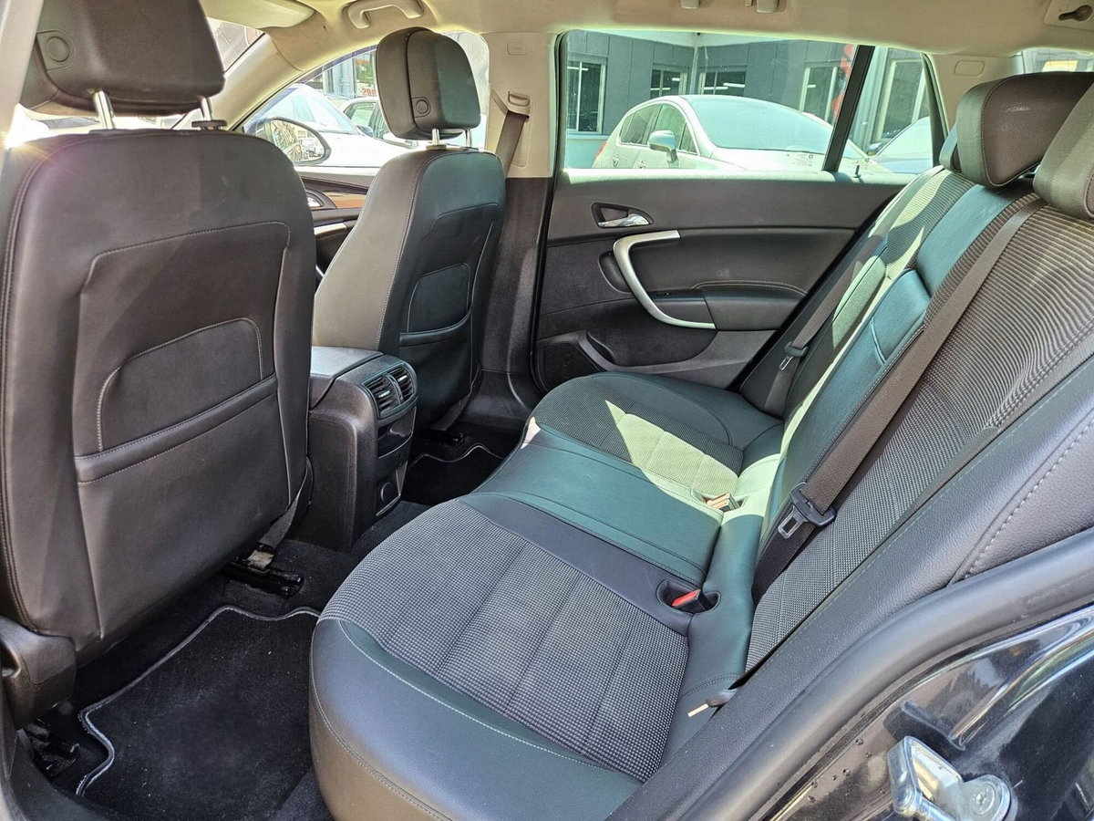 Opel Insignia Station Wagon CDTI 160CV ecoFLESports Cosmo (9)