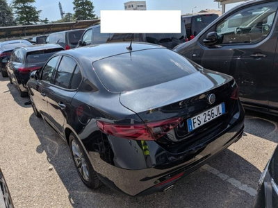 Alfa Romeo Giulia 2.2 Turbodiesel 180 CV AT8 Super (2)