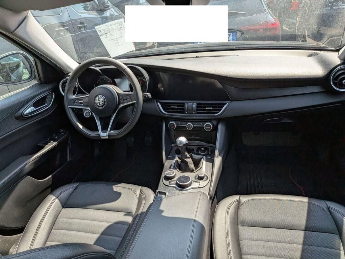 Alfa Romeo Giulia 2.2 Turbodiesel 180 CV AT8 Super (4)