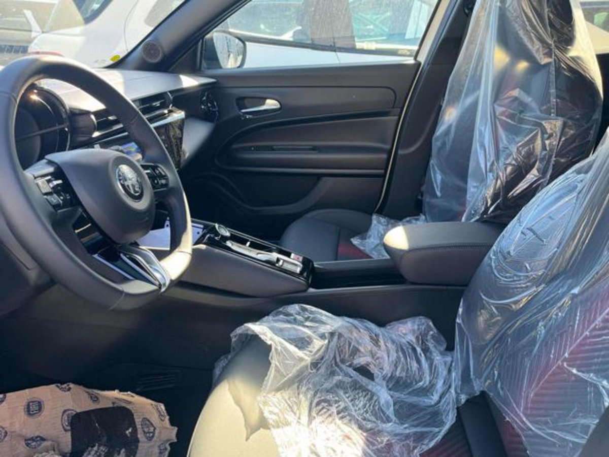 Alfa Romeo Junior 1.2 ibrida Speciale 145cv edct6 (11)