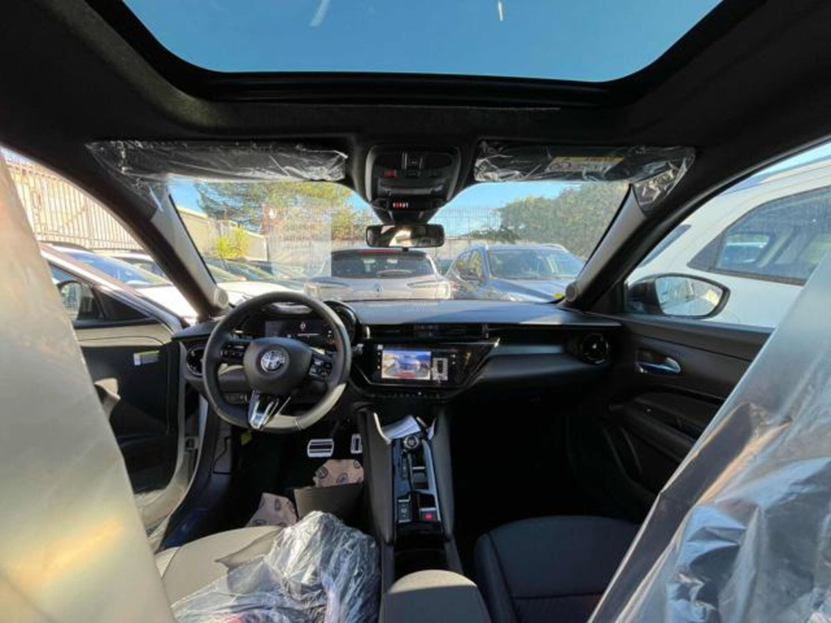 Alfa Romeo Junior 1.2 ibrida Speciale 145cv edct6 (4)