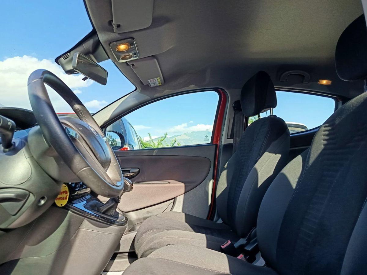Lancia Ypsilon 1.3 MJT 16V 95 CV 5 porte S&S Platinum (10)