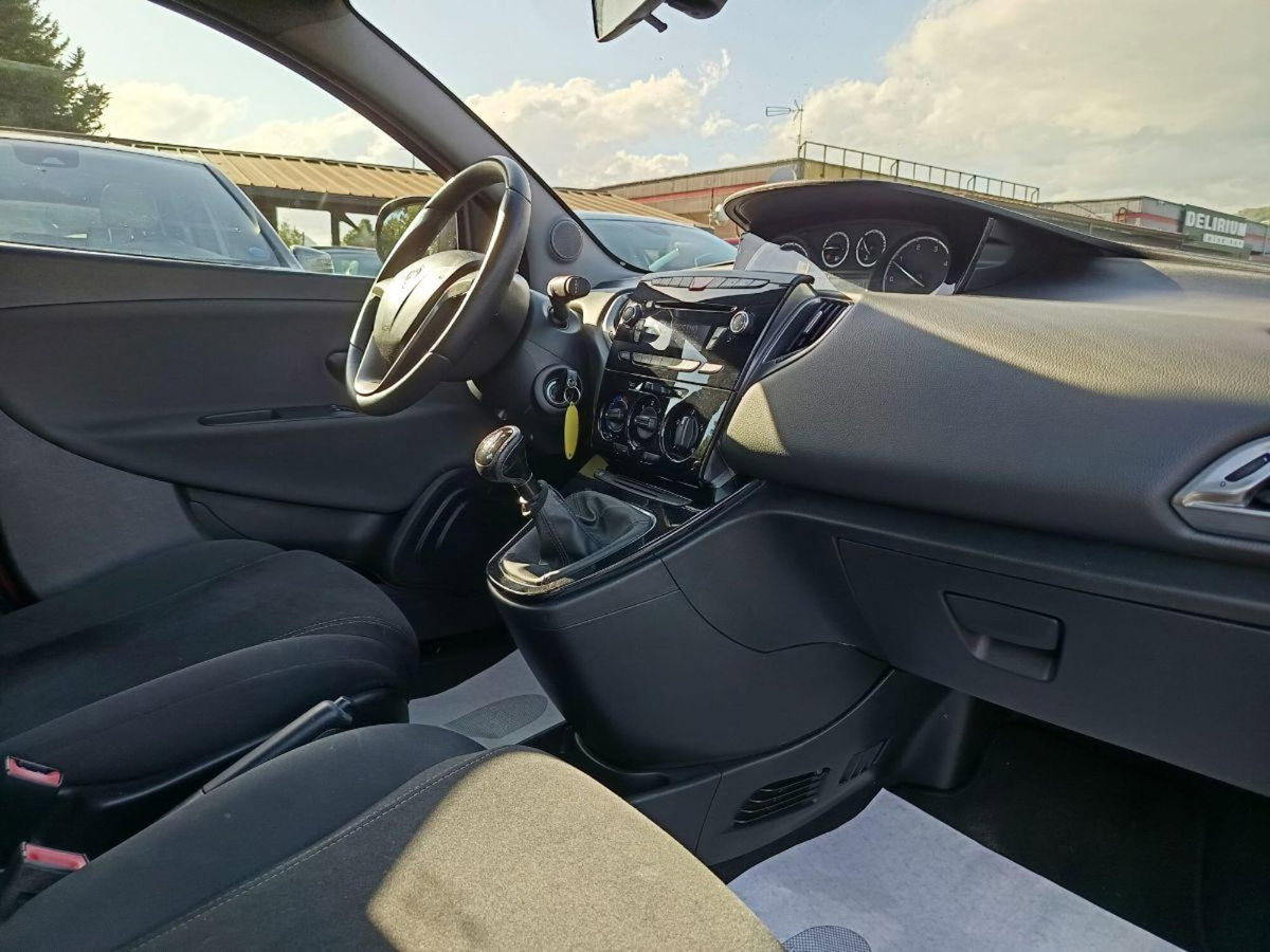 Lancia Ypsilon 1.3 MJT 16V 95 CV 5 porte S&S Platinum (15)