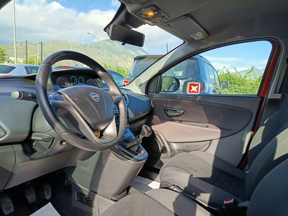Lancia Ypsilon 1.3 MJT 16V 95 CV 5 porte S&S Platinum (17)