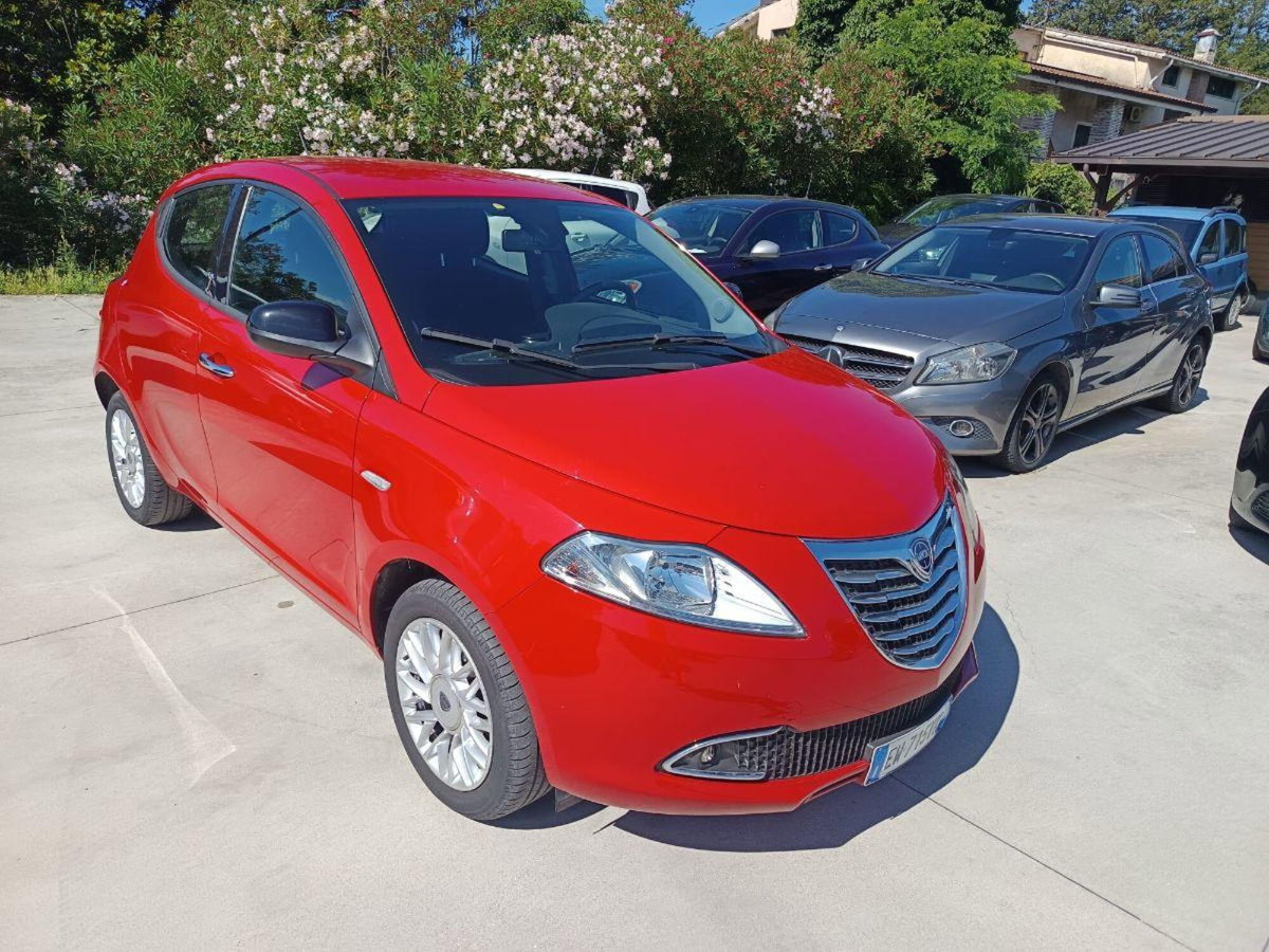 Lancia Ypsilon 1.3 MJT 16V 95 CV 5 porte S&S Platinum (5)