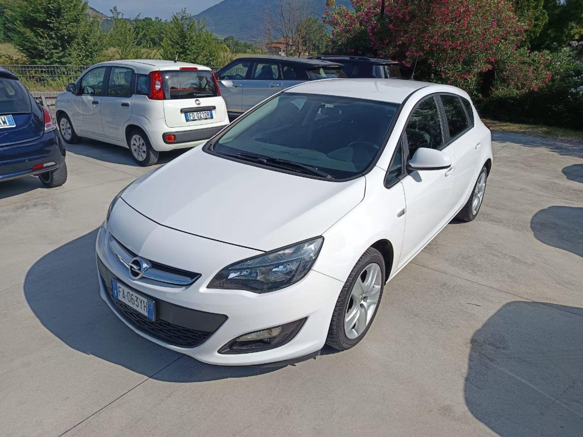 Opel Astra 1.4 Turbo 140CV 4 porte GPL Tech Cosmo (2)