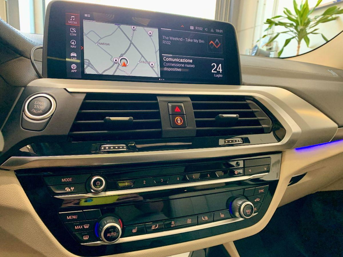 BMW X3 xdrive20d mhev 48V auto (15)