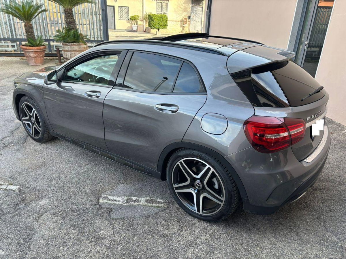 Mercedes-Benz GLA SUV 200 d Automatic 4Matic Premium (13)