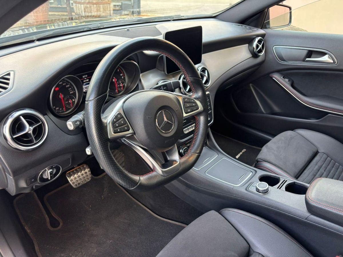 Mercedes-Benz GLA SUV 200 d Automatic 4Matic Premium (5)