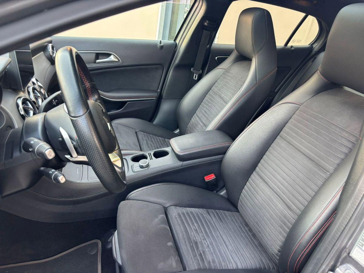 Mercedes-Benz GLA SUV 200 d Automatic 4Matic Premium (6)
