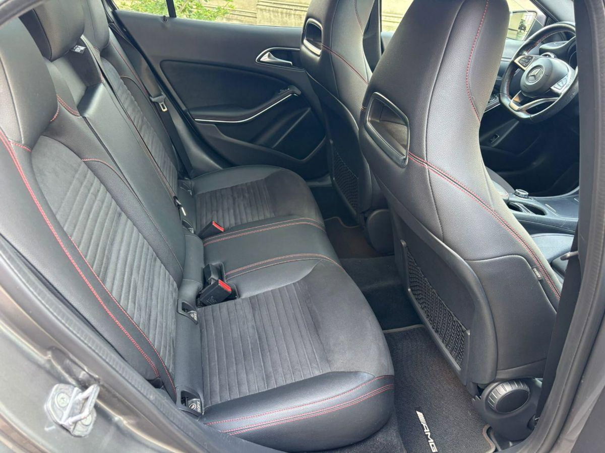 Mercedes-Benz GLA SUV 200 d Automatic 4Matic Premium (8)
