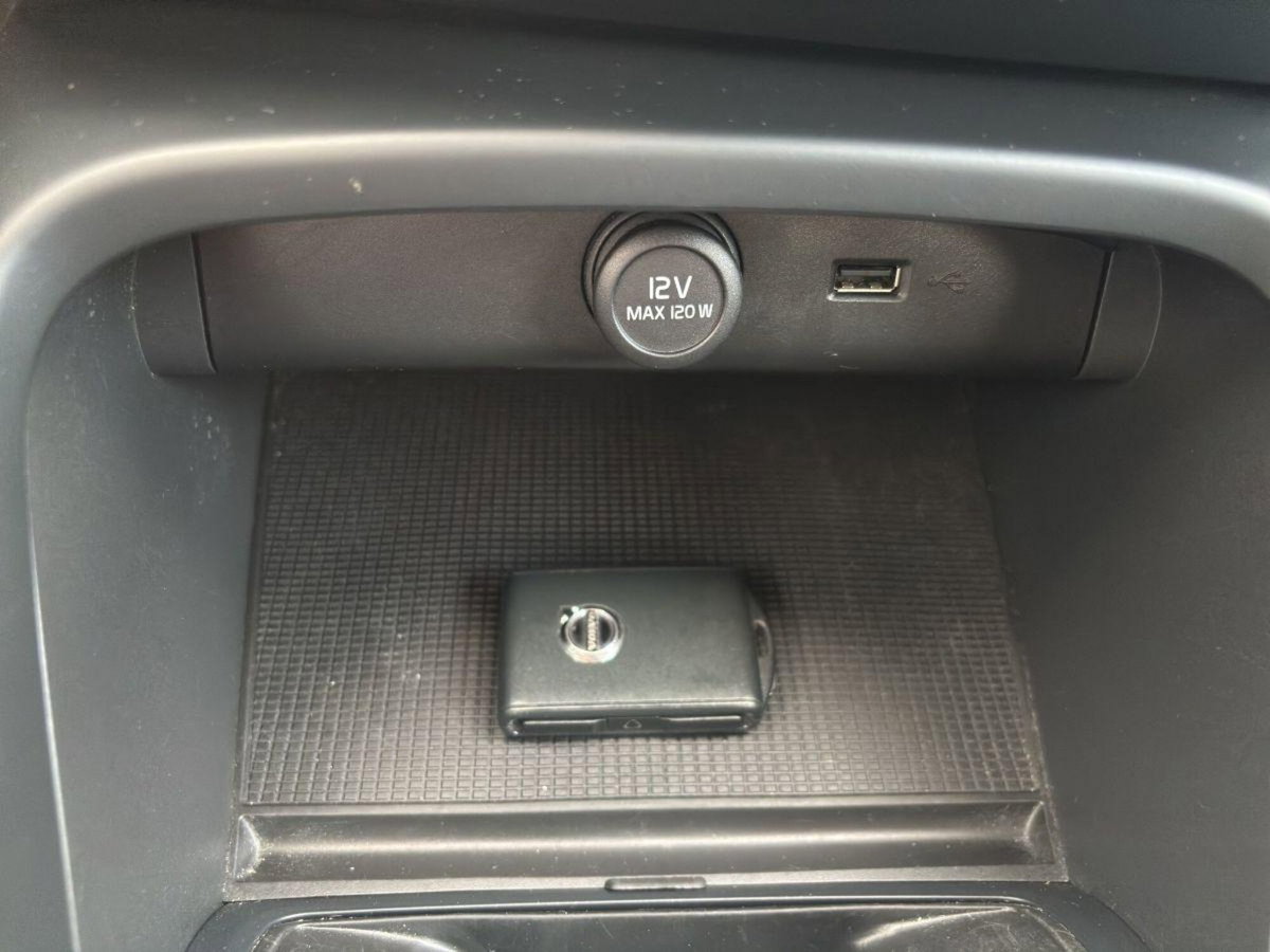 Volvo XC40 D3 Geartronic Business Plus (19)