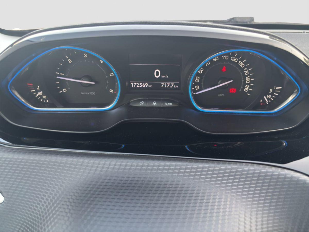 Peugeot 2008 e-HDi 115 CV Stop&Start Allure (14)