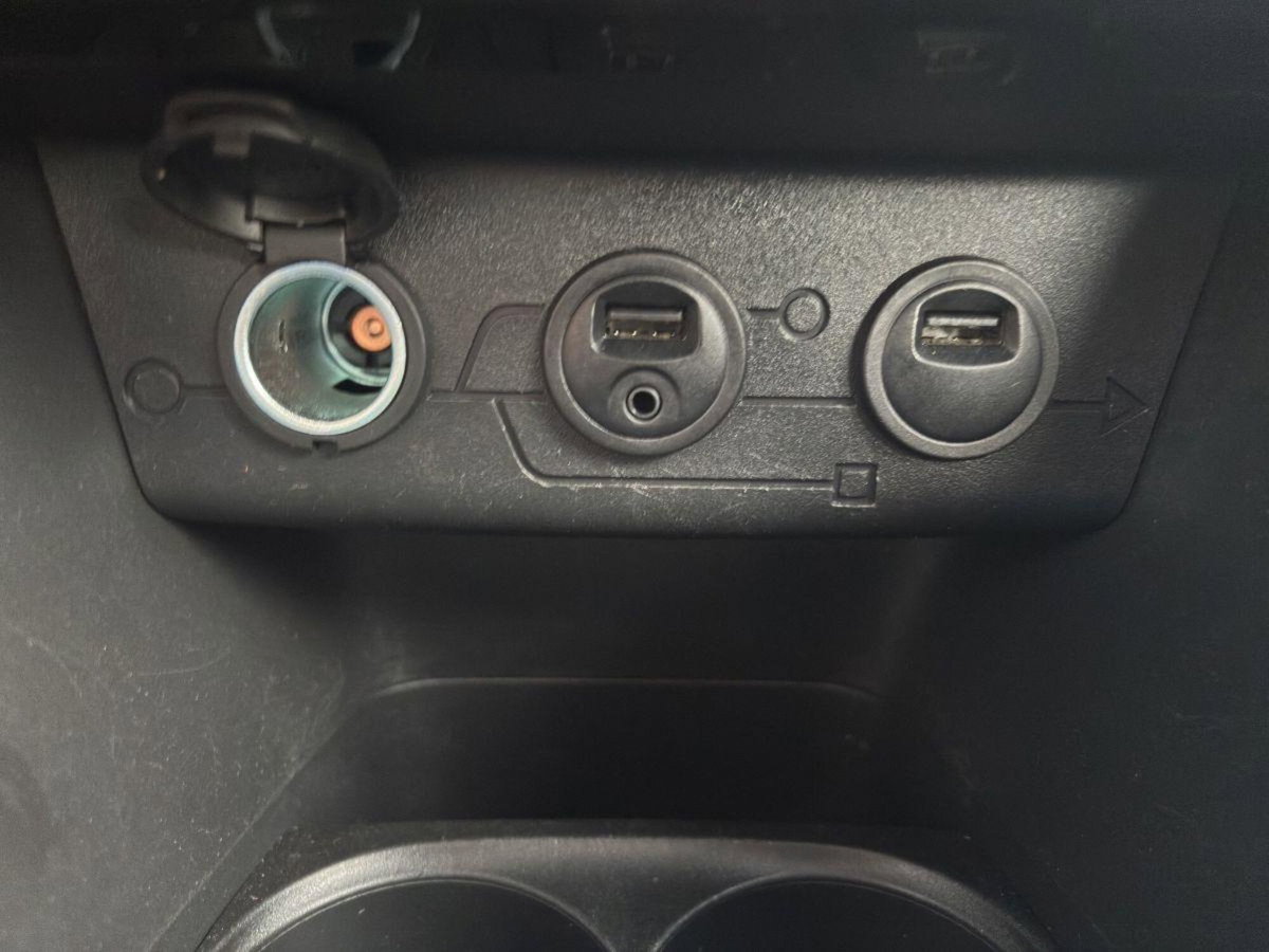 Peugeot 2008 e-HDi 115 CV Stop&Start Allure (18)
