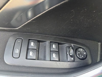 Peugeot 2008 e-HDi 115 CV Stop&Start Allure (20)